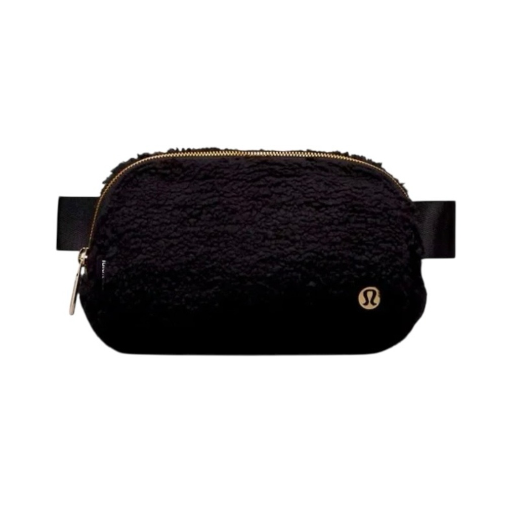 Lululemon Everywhere Fuzzy Sherpa Fleece Belt Bag Fanny Pack Black Gold Hardware - Picture 2 of 12